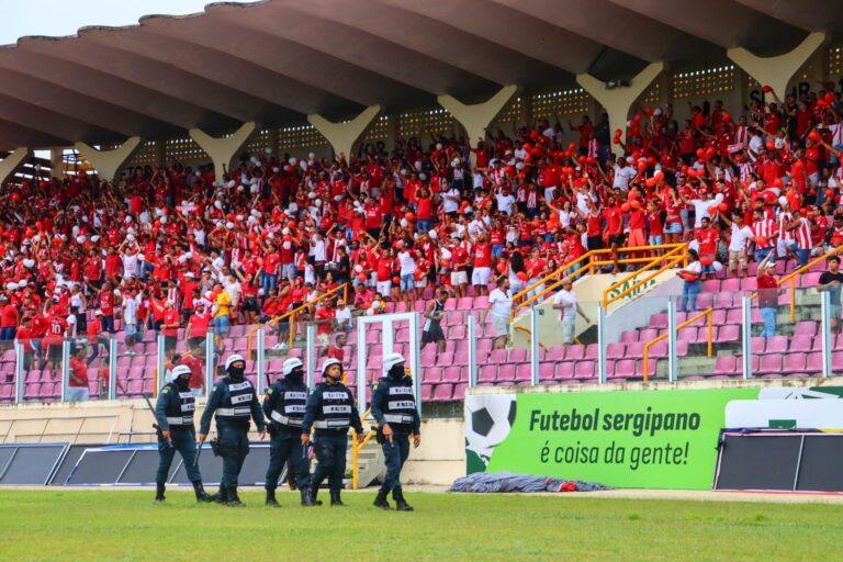 FSF parabeniza órgãos de segurança pelo trabalho na partida entre Sergipe x Santa Cruz