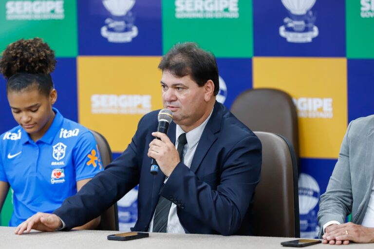 FSF e Seleção Brasileira Feminina Sub-17 visitam governador do Estado