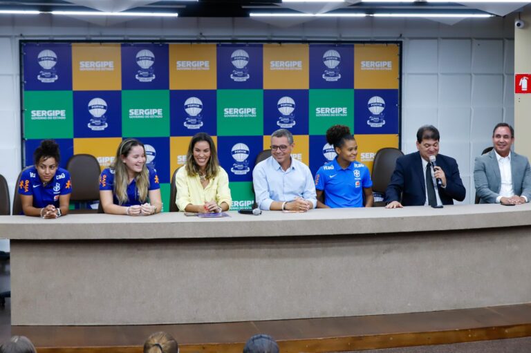FSF e Seleção Brasileira Feminina Sub-17 visitam governador do Estado